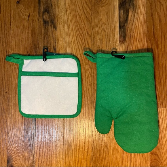 NWT GRINCH CHRISTMAS OVEN MITTS - Picture 6 of 8